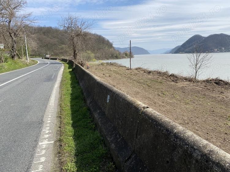 Teren de 4850 mp, în Liborajdea