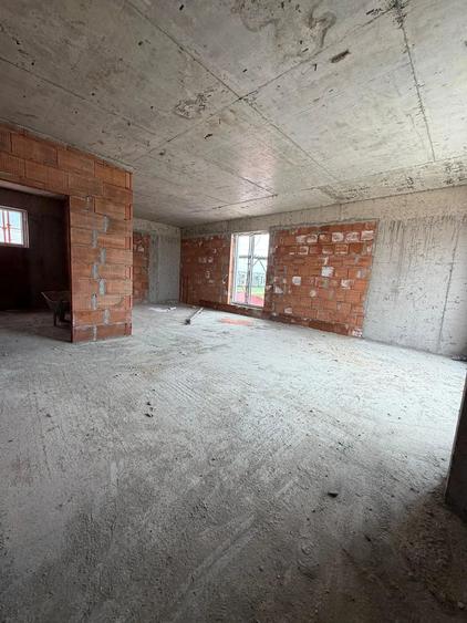 Apartament cu 2 camere decomandat în 1 Decembrie