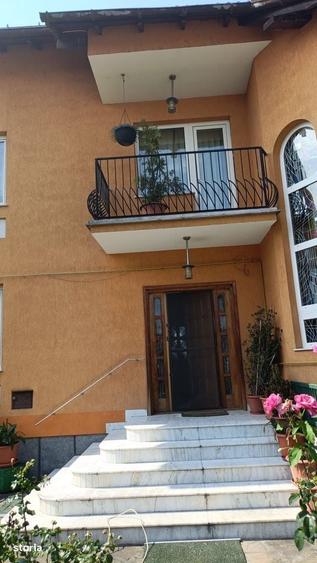 Casă cu 4 camere cu Teren 958 Mp în Central