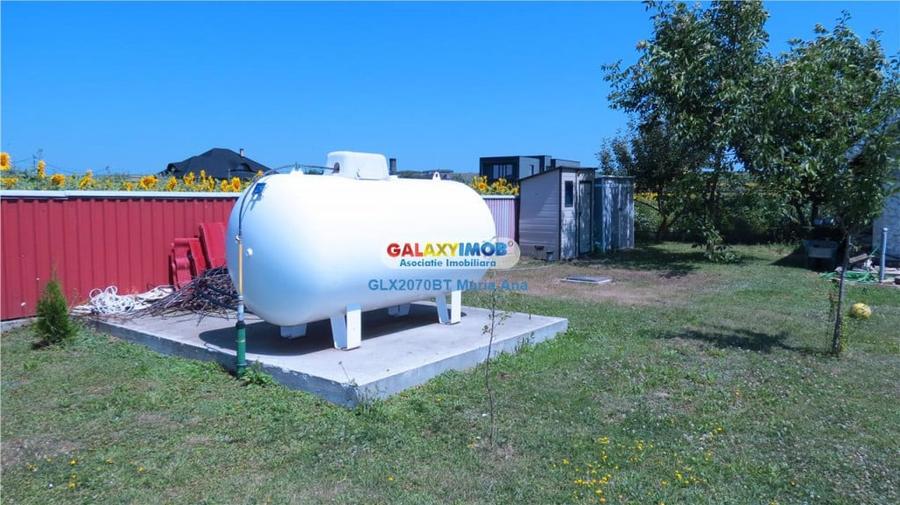 Casă cu 7 camere cu Teren 10000 Mp în Central