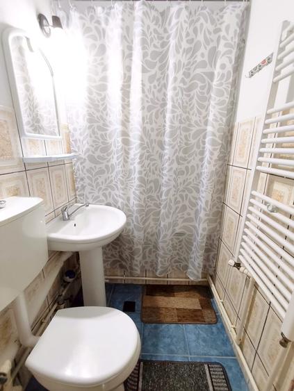 Apartament cu 3 camere semidecomandat în Viziru 2