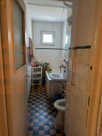Apartament cu 3 camere semidecomandat, mobilat în Groapa