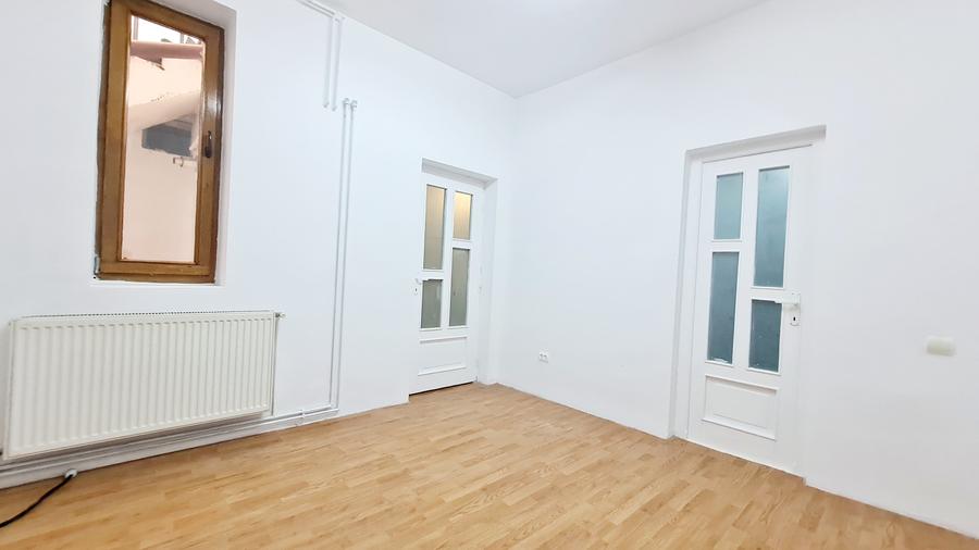 Casă cu 5 camere cu Canalizare în Calea Călărașilor
