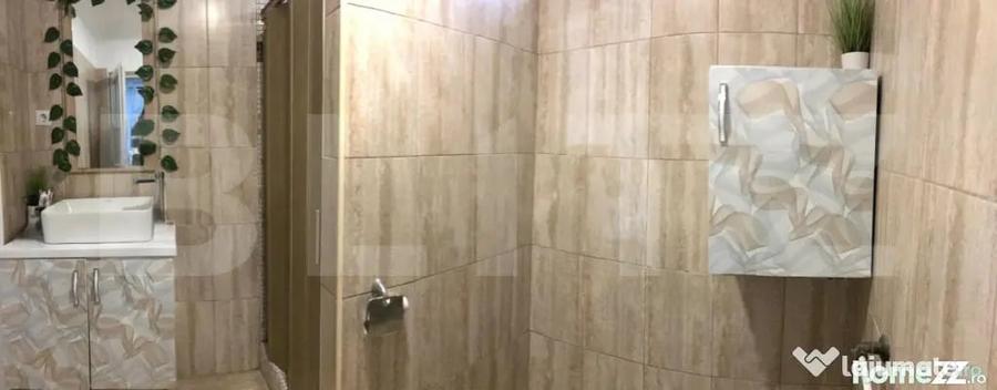 Casă cu 7 camere cu Teren 400 Mp în Central
