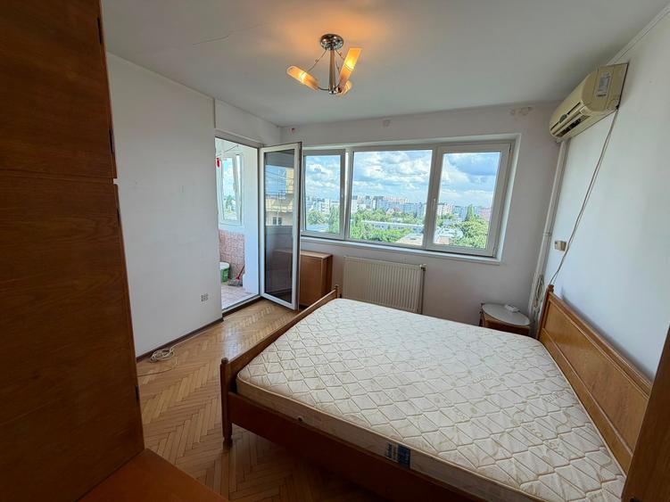 Apartament cu 3 camere decomandat în Titan