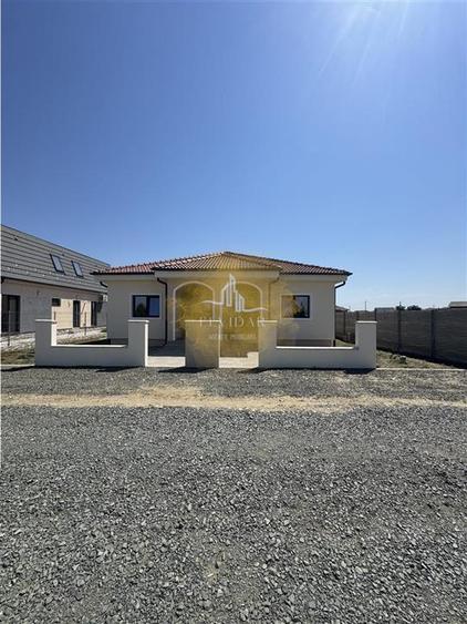Duplex cu 3 camere cu Canalizare în Moșnița Nouă