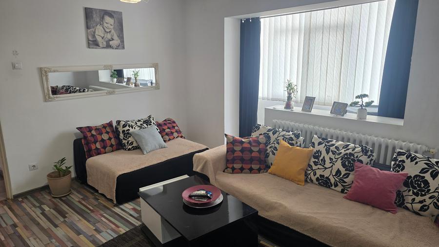 Apartament cu 2 camere semidecomandat în Piața Centrală