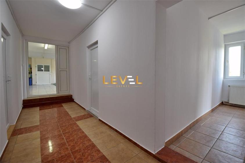 Casă individuală cu 9 camere cu Canalizare în Ultracentral