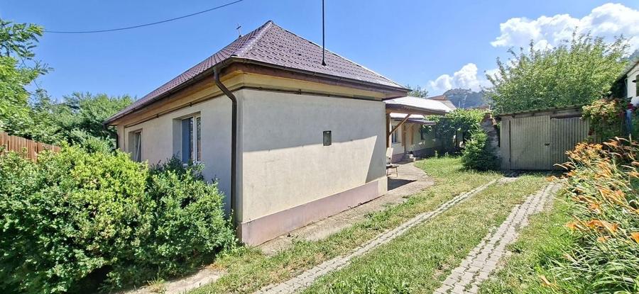 Casă individuală cu 4 camere cu Canalizare în Central