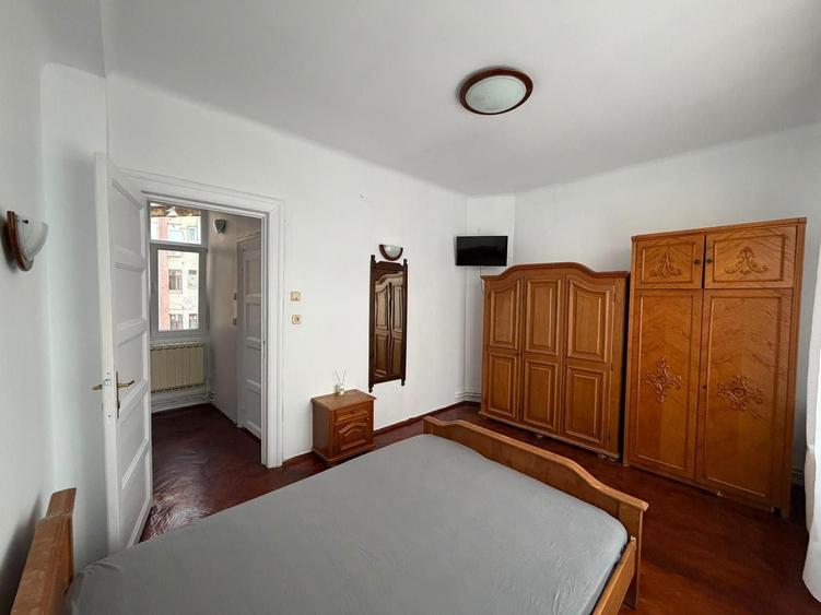 Apartament cu 3 camere semidecomandat în Unirii