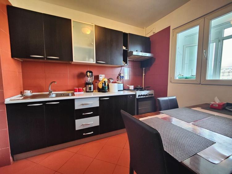 Apartament cu 3 camere decomandat, mobilat în Gorjului