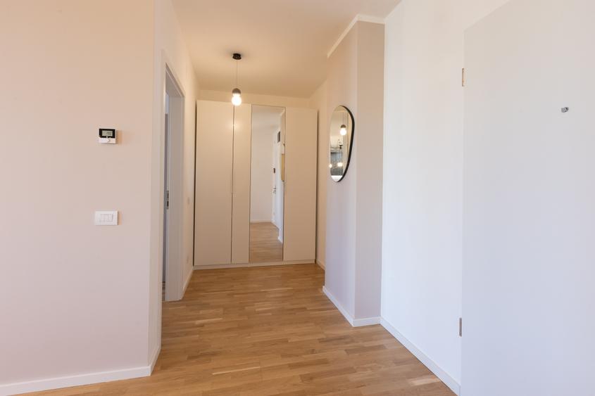 Apartament cu 2 camere semidecomandat, mobilat în Central