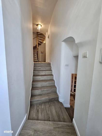 Casă cu 5 camere cu Teren 157 Mp în Central