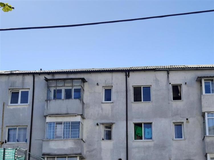 Apartament cu 2 camere semidecomandat în 9 Mai