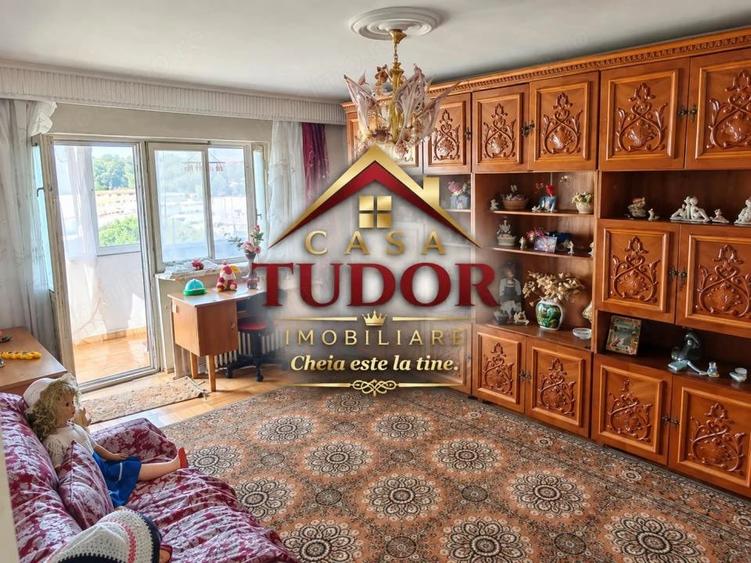Apartament cu 3 camere decomandat în Eremia
