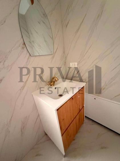 Apartament cu 3 camere semidecomandat în Moșnița Nouă
