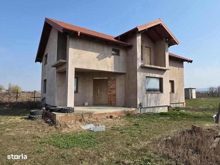 Casă cu 4 camere în Domnești-Târg
