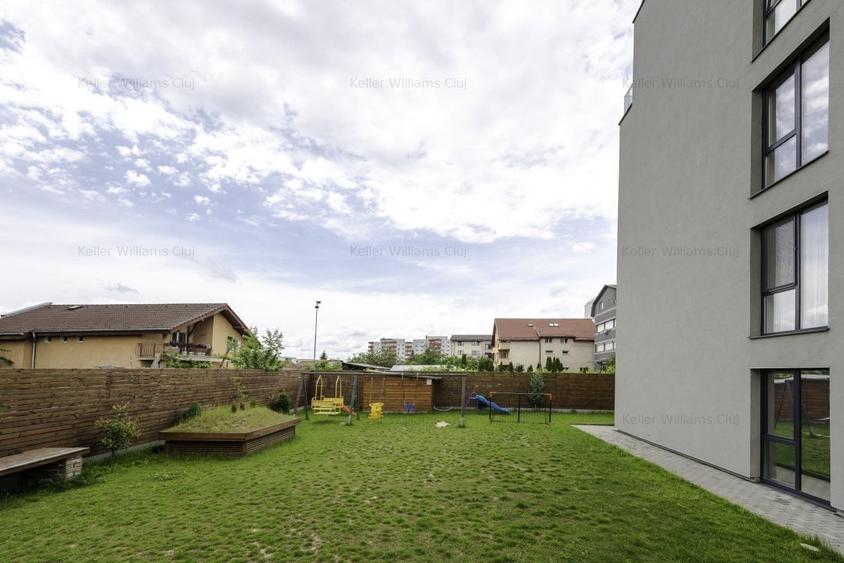 Apartament cu 3 camere semidecomandat, mobilat în Între Lacuri