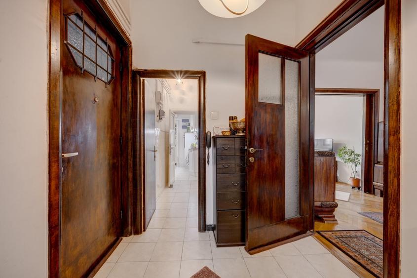 Apartament cu 4 camere decomandat, mobilat în Armeneasca