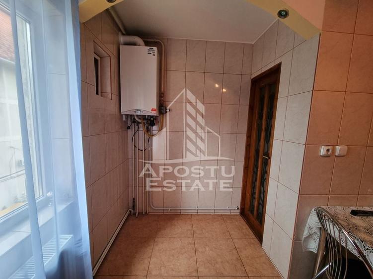 Apartament cu 3 camere decomandat, mobilat în Girocului