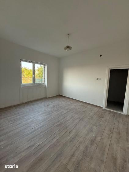 Casă cu 5 camere cu Teren 700 Mp în Ardud