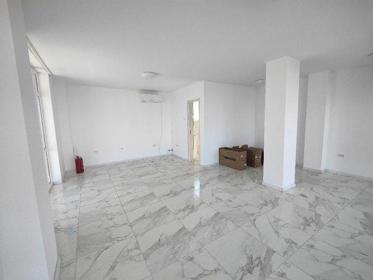 Spațiu comercial, de 35 mp, în Albești
