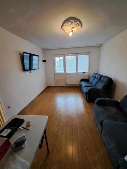 Apartament cu 3 camere decomandat în Casa de Cultură