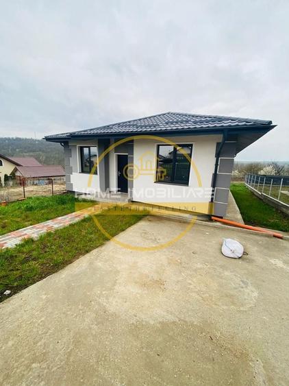 Casă individuală cu 4 camere cu Canalizare în Valea Adâncă