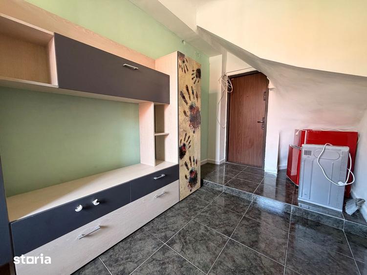 Garsonieră decomandată în Romană
