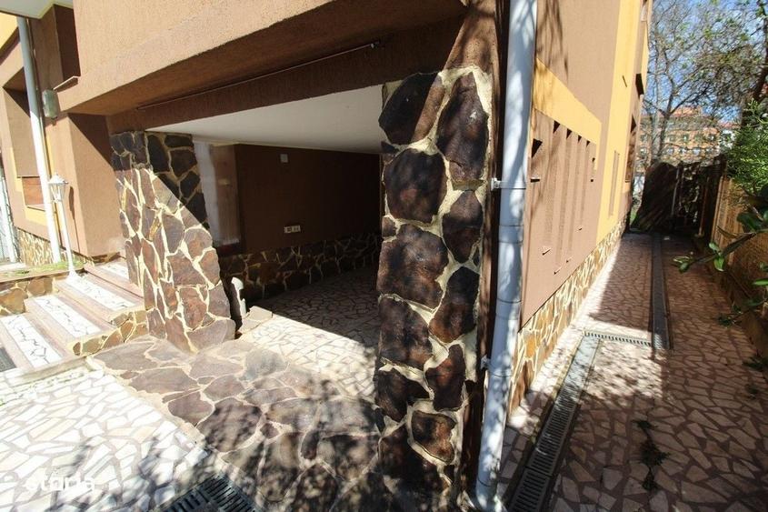 Casă cu 4 camere decomandat cu Teren 335 Mp în Central