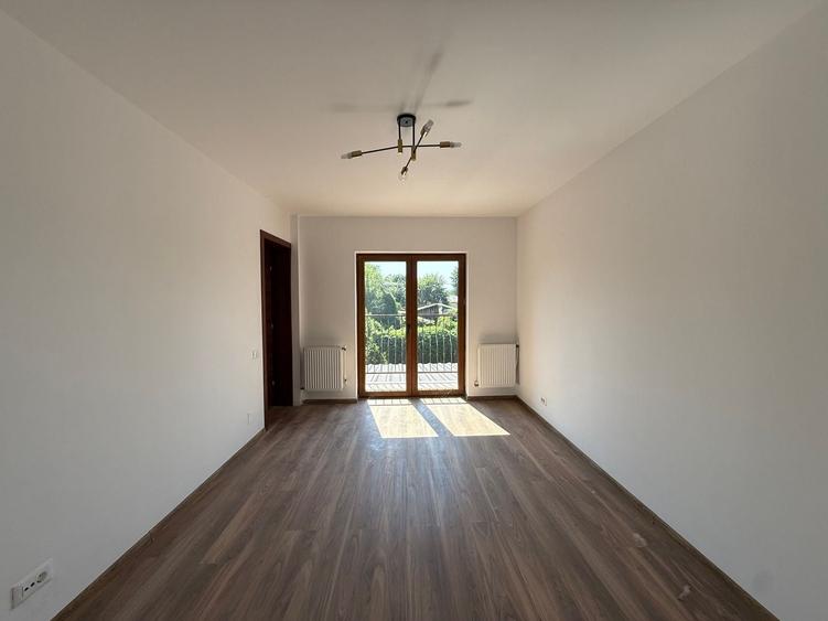 Casă individuală cu 7 camere cu Canalizare în Brâncoveanu