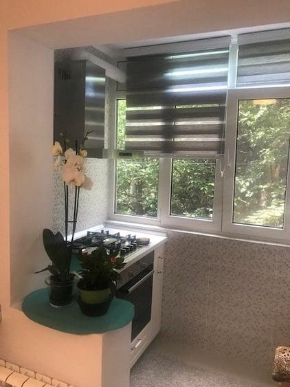 Apartament cu 3 camere semidecomandat, mobilat în Rahova