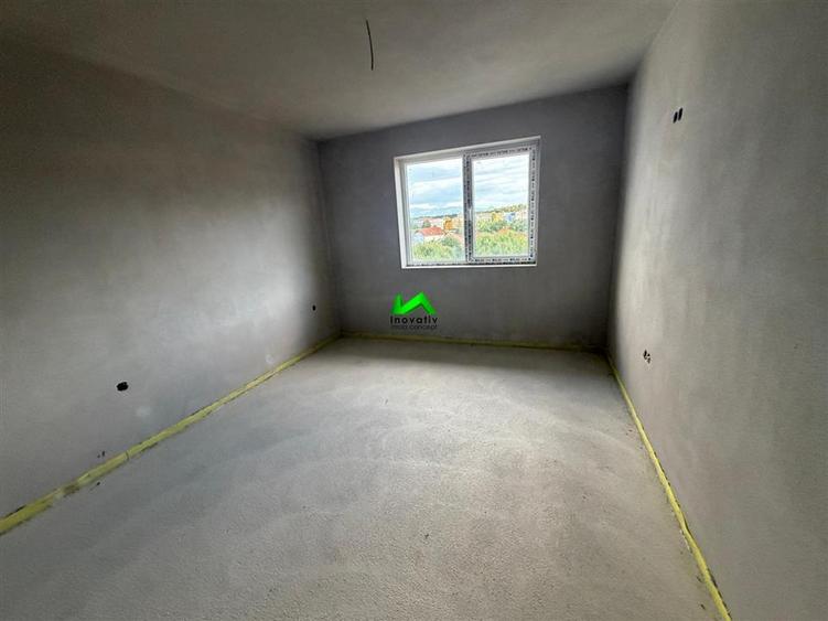 Casă cu 7 camere cu Teren 727 Mp în Central