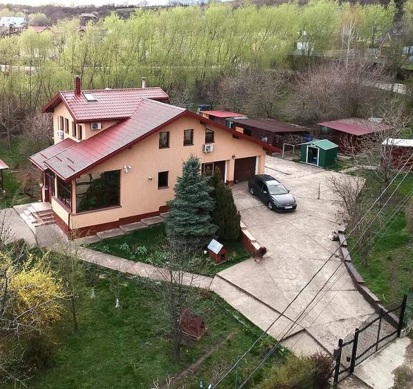 Casă cu 6 camere cu Teren 8800 Mp în Gura Văii