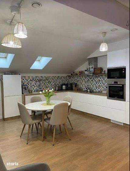 Apartament cu 4 camere decomandat în Florești