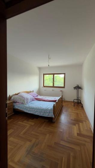 Casă individuală cu 10 camere cu Canalizare în Central