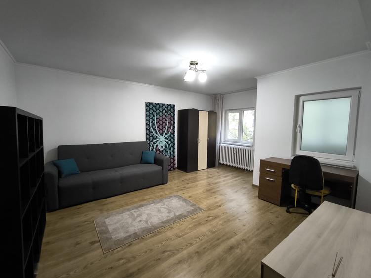Apartament cu 3 camere decomandat în Militari