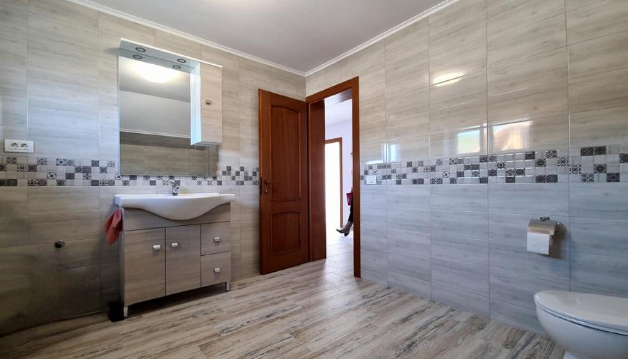 Casă cu 4 camere cu Canalizare în Sânpetru
