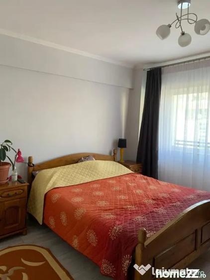 Apartament cu 3 camere decomandat în Traian