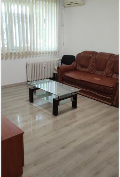 Apartament cu 3 camere semidecomandat, mobilat în Drumul Taberei