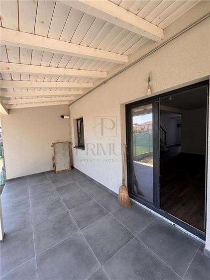 Duplex cu 4 camere cu Canalizare în Moșnița Nouă