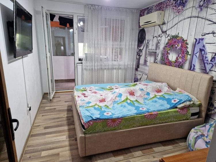 Apartament cu 4 camere semidecomandat în Central