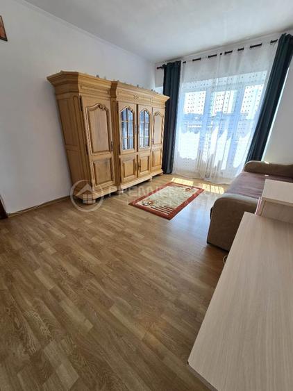 Apartament cu 3 camere decomandat în Gară