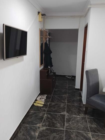 Apartament cu 3 camere semidecomandat în Micro 16