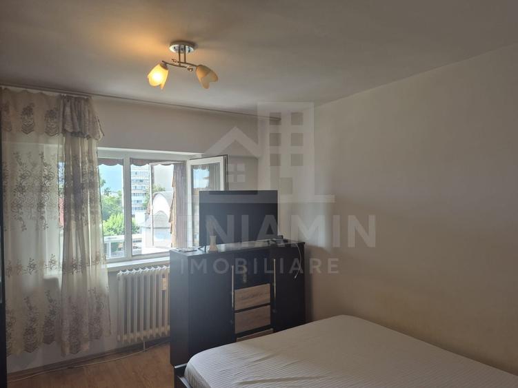 Apartament cu 3 camere decomandat în Sărari