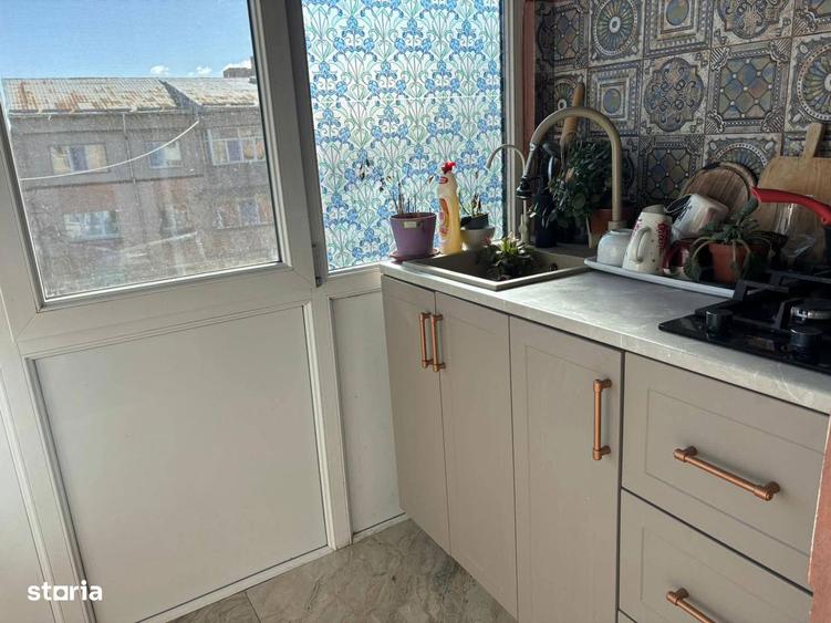 Apartament cu 2 camere decomandat în Rovine
