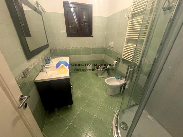 Duplex cu 5 camere cu Canalizare în 1 Mai