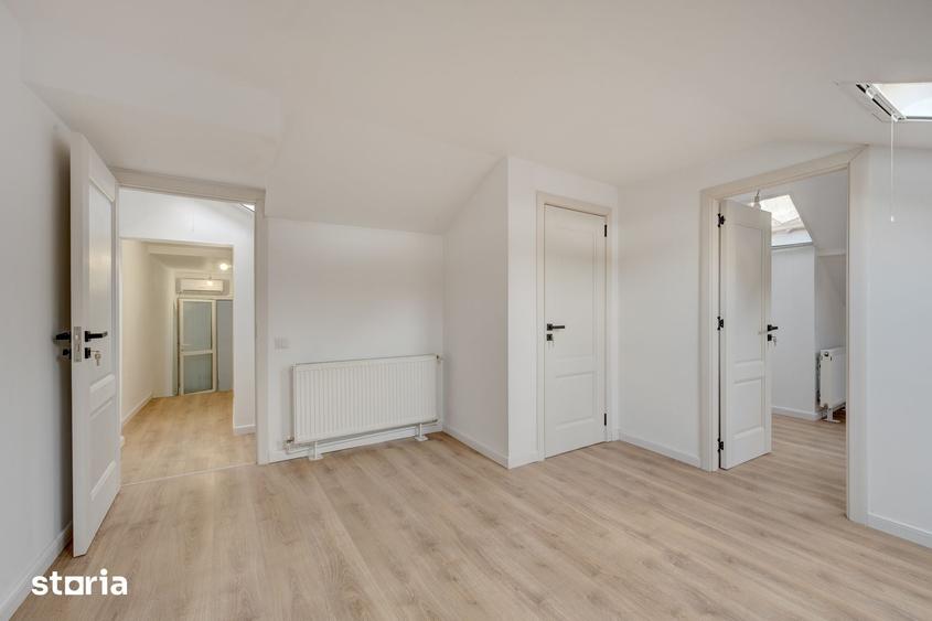 Casă cu 8 camere cu Teren 93 Mp în Centrul Civic