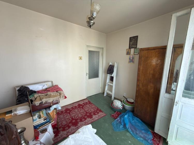 Apartament cu 3 camere semidecomandat în Andrei Mureșanu