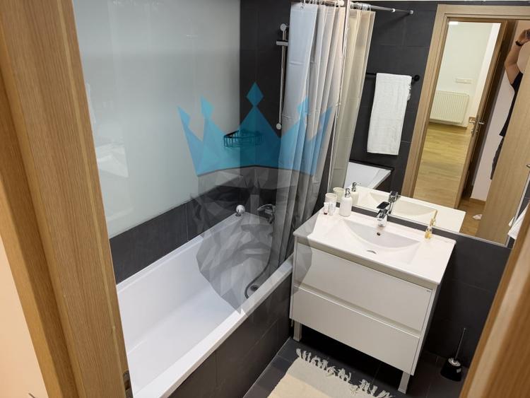 Apartament cu 3 camere semidecomandat, mobilat în Pipera